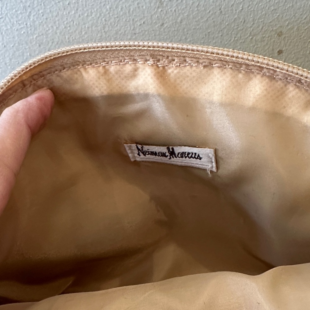 Neiman Marcus Elegant Tan Women's Bag - Picture 2 of 4